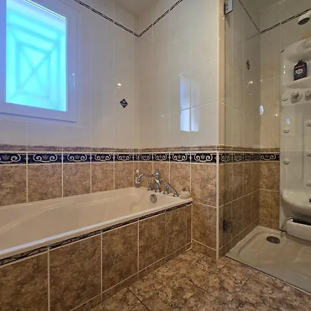 Belle - 6 Personnes - Piscine Et Parking Prives - Veranda Climatisee - Terrasse - 3 Doubles Réalville