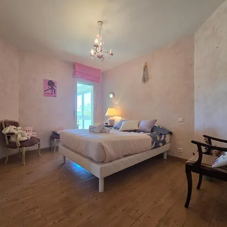 Belle - 6 Personnes - Piscine Et Parking Prives - Veranda Climatisee - Terrasse - 3 Doubles בית נופש *