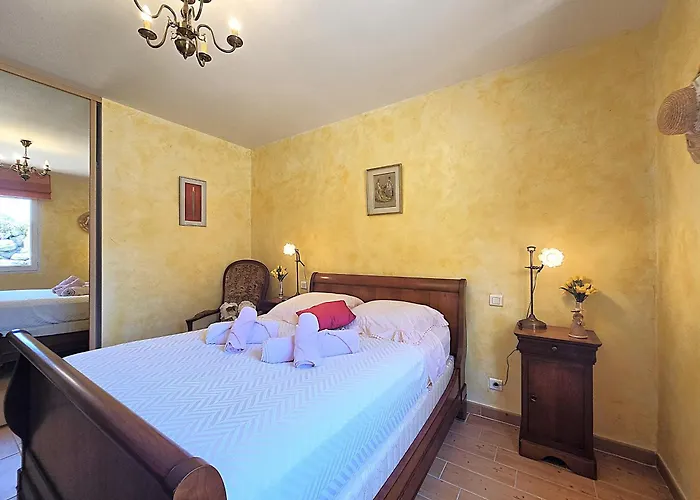 Belle - 6 Personnes - Piscine Et Parking Privés - Véranda Climatisée - Terrasse - 3 Doubles *