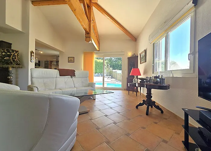 Hébergement de vacances Belle - 6 Personnes - Piscine Et Parking Privés - Véranda Climatisée - Terrasse - 3 Doubles