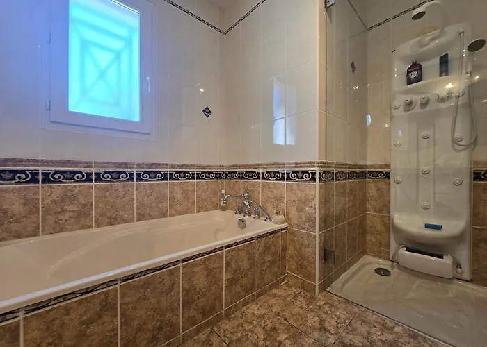 Belle - 6 Personnes - Piscine Et Parking Privés - Véranda Climatisée - Terrasse - 3 Doubles Réalville